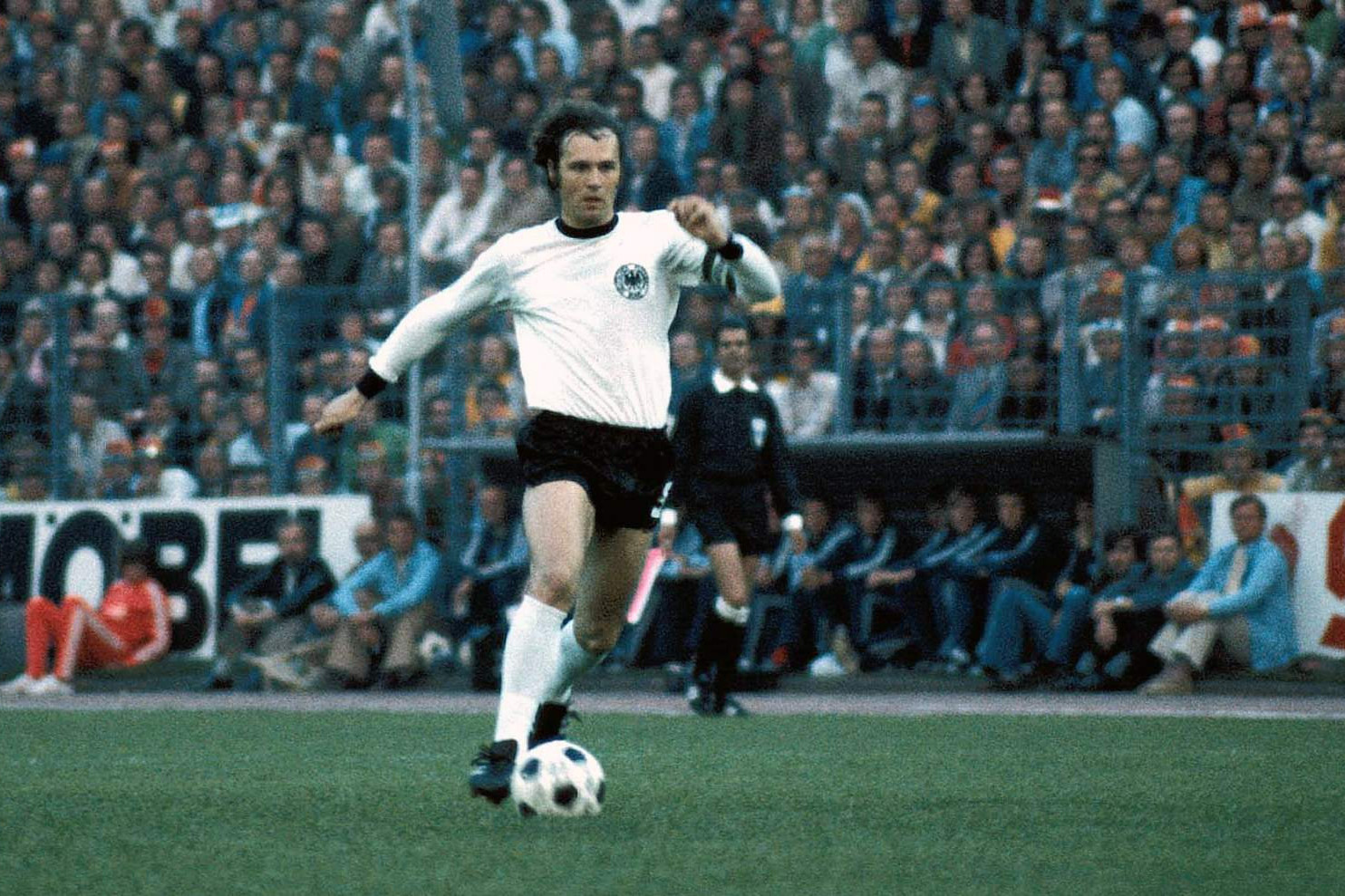 Fotó: AFP/DPA/Firo Sportphoto/Aldo L Beckenbauer elegáns játéka miatt kapta a Császár becenevet