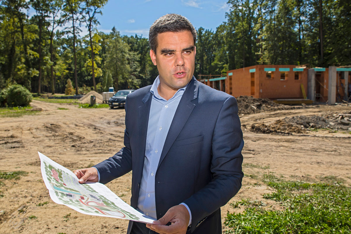 Fotó: MH/Purger Tamás „A legfontosabb célunk, hogy fenntartható, működőképes, a városlakók és a térségben élők számára vonzó, színvonalas kikapcsolódási lehetőséget biztosítsunk” – mondta Gecse Péter alpolgármester