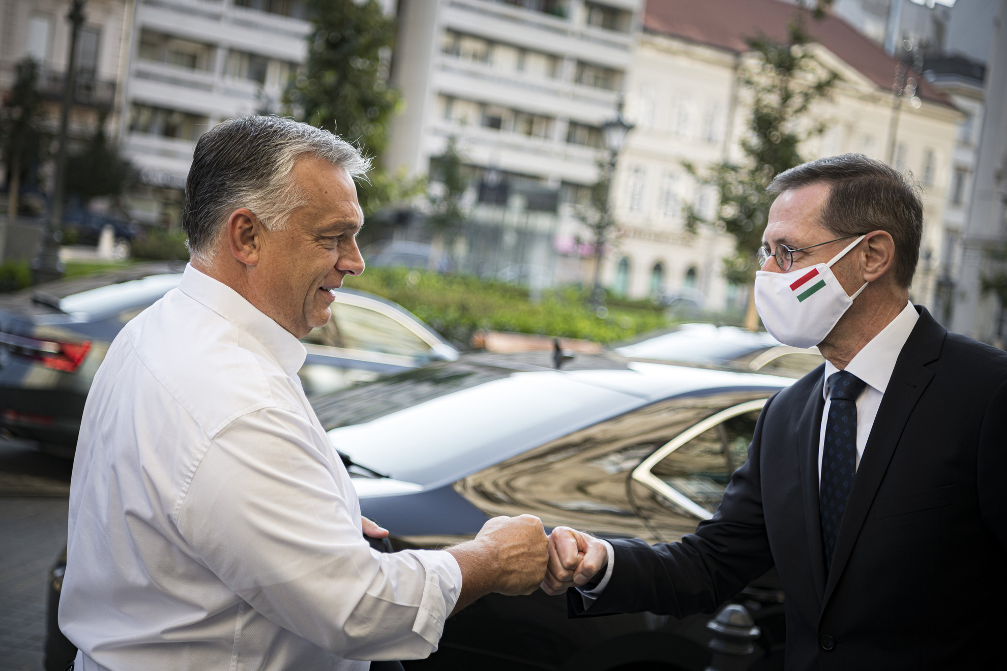 Fotó: MTI/Miniszterelnöki Sajtóiroda Orbán Viktor miniszterelnököt (b) fogadja Varga Mihály pénzügyminiszter a Gazdaságvédelmi Operatív Törzs ülése előtt Budapesten 2020. szeptember 19-én