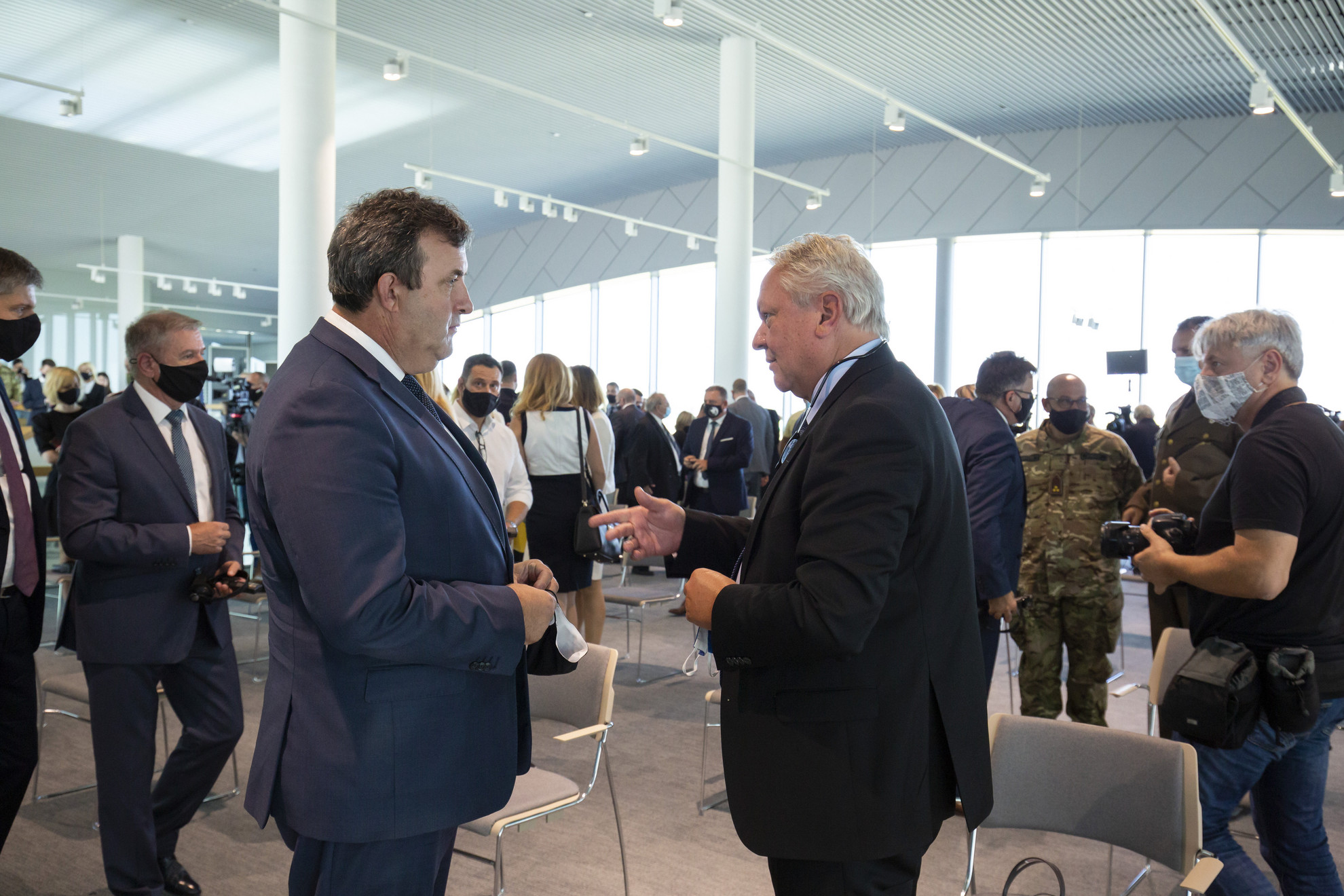 Fotó: MTI/Varga György Palkovics László és Armin Papperger, a Rheinmetall AG igazgatótanácsának elnöke