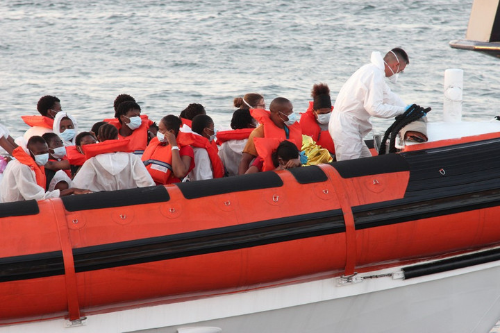Körülbelül száz migráns érkezett Lampedusa szigetére