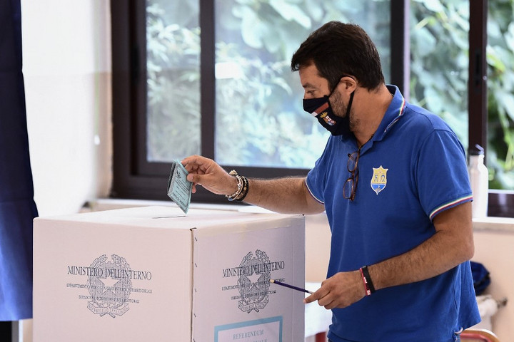 Fotó: AFP/Flavio Lo Scalzo Az exit poll adatok alapján a népszavazás sikerével zárultak az olaszországi választások
