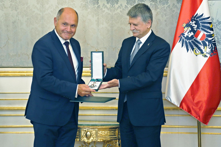 Kitüntették az osztrák alsóház elnökét