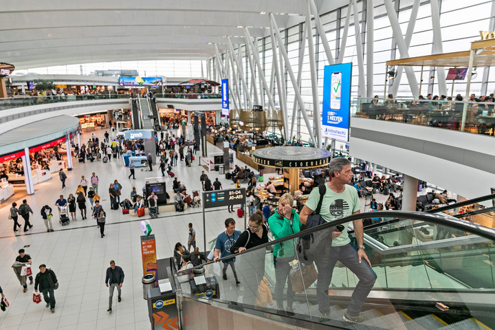 Drasztikusan visszaesett a beutazási korlátozások miatt a budapesti repülőtér forgalma