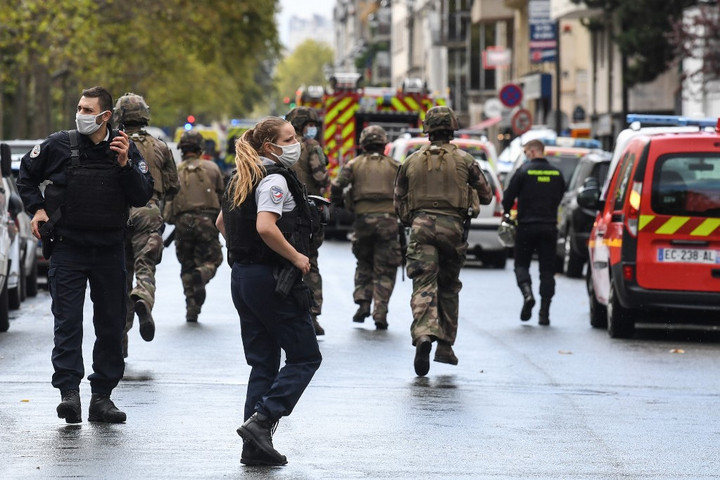 Fotó: Alain Jocard/AFP Megsebesítettek négy embert a Charlie Hebdo egykori székhelyénél