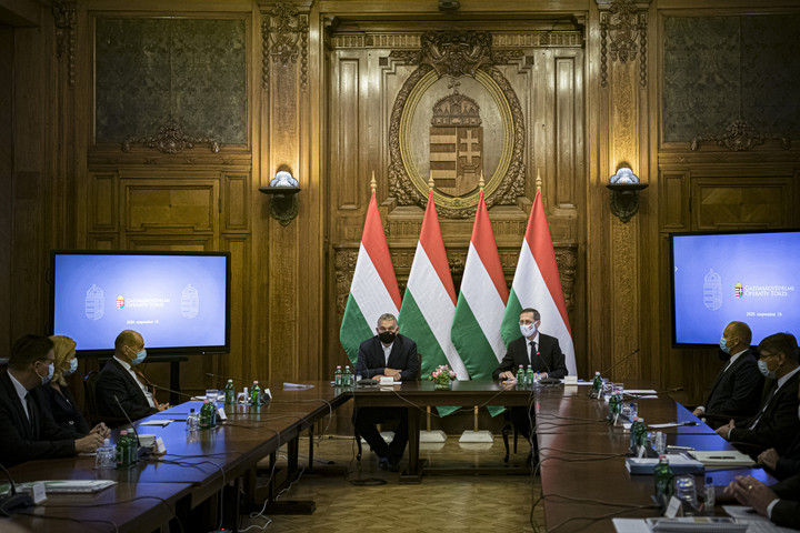 Fotó: MTI/Miniszterelnöki Sajtóiroda Orbán: Hat hónappal meghosszabbítja a kormány a hitelmoratóriumot