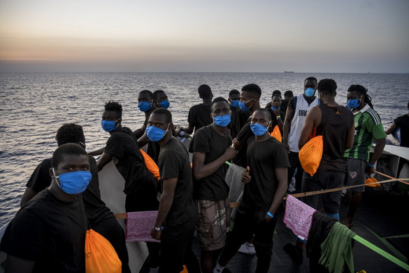 Felbukkant a két hete eltűnt, bevándorlókat szállító hajó
