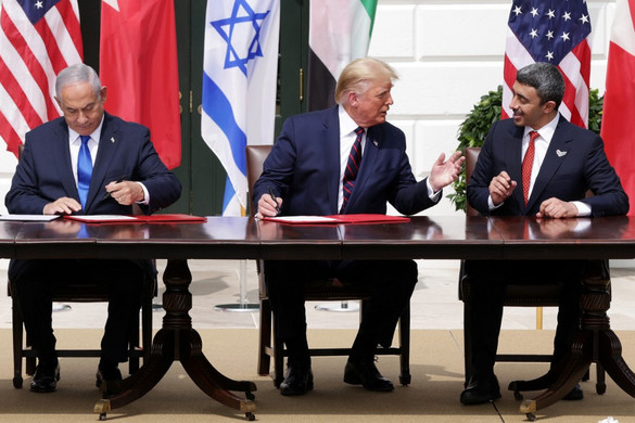Aláírták az Izrael és két arab ország közötti békét a Fehér Házban