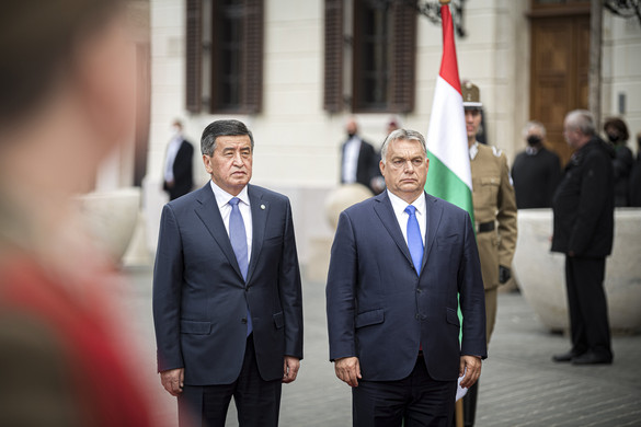 Orbán Viktor fogadta a kirgiz államfőt