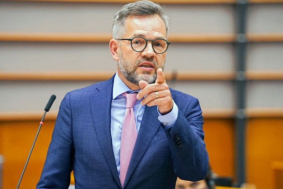 Ismét Magyarországot fenyegette Michael Roth