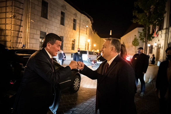 A kirgíz elnököt fogadta Orbán Viktor