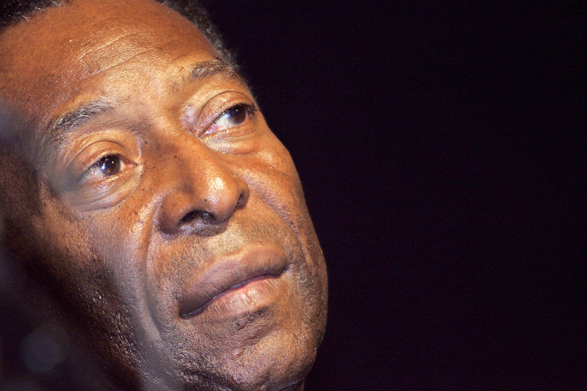 Pelé családja cáfolja, hogy a legendás labdarúgó haldoklik