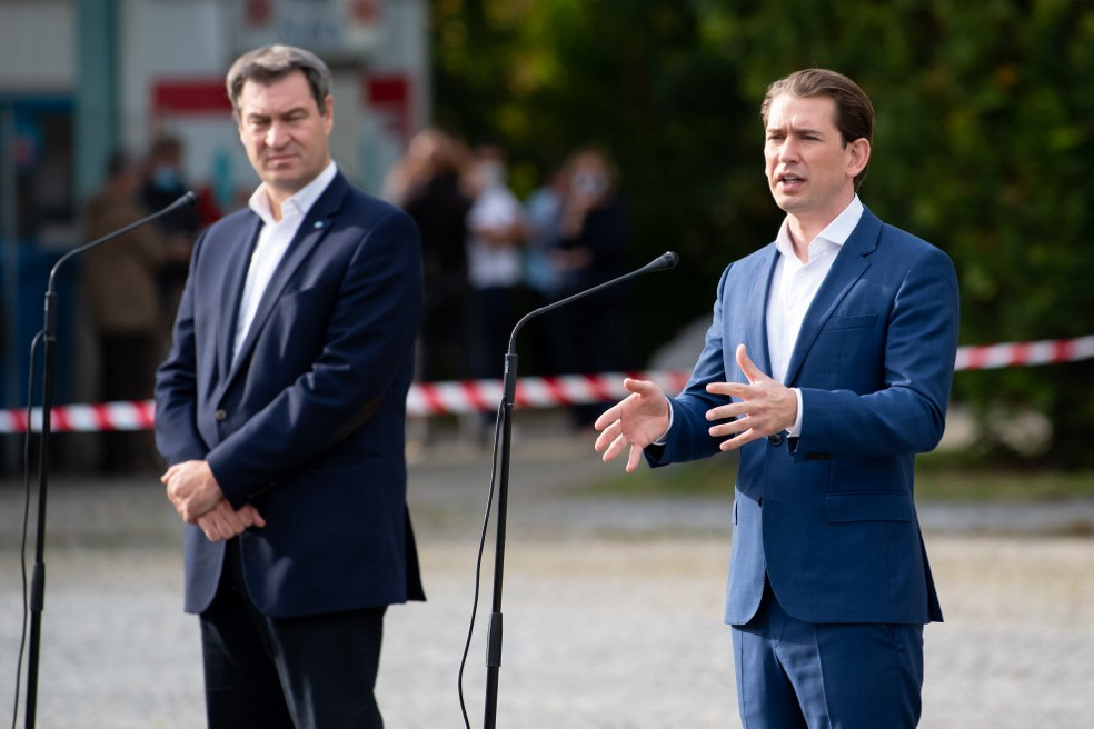 Fotó: AFP/DPA/Sven Hoppe Markus Söder Sebastian Kurz osztrák kancellárral (jobbra) közösen tartott sajtótájékoztatót