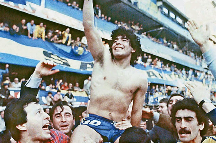 Fotó: AFP/NA/Diario Popular Maradona a szurkolók vállán: karrierje első bajnoki címe a Bocával, 1981-ben