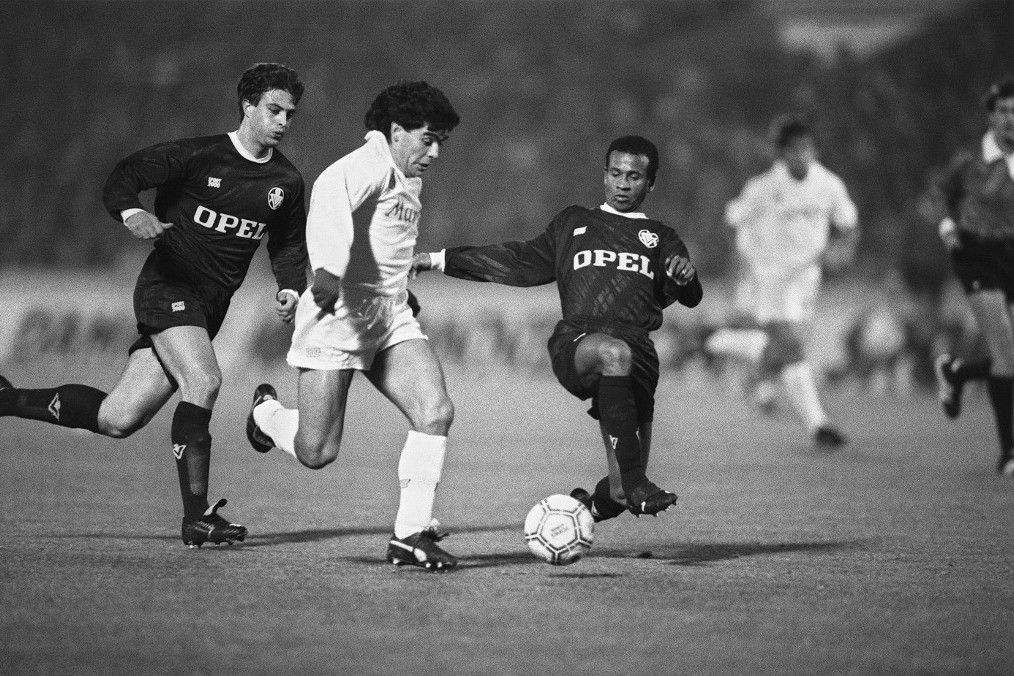 Maradona (fehérben) sikeressé tette a Napoli csapatát