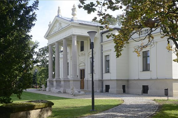 Fotó: MTI/Filep István A mintegy kétmilliárd forintból felújított Lenck-villa Sopronban az átadás napján
