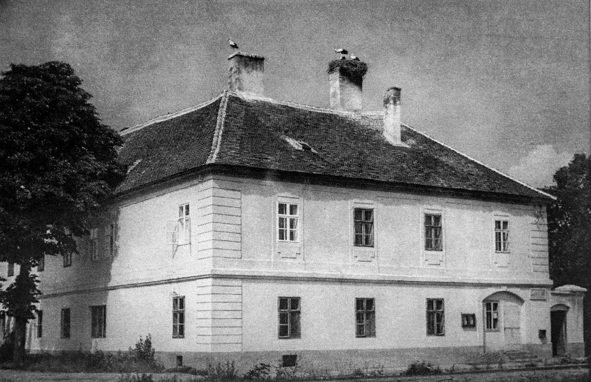 A kiscenki majorház. Széchényi Ferenc gróf építtette emeletesre. Lunkányi János lakott itt 1853-ig, haláláig