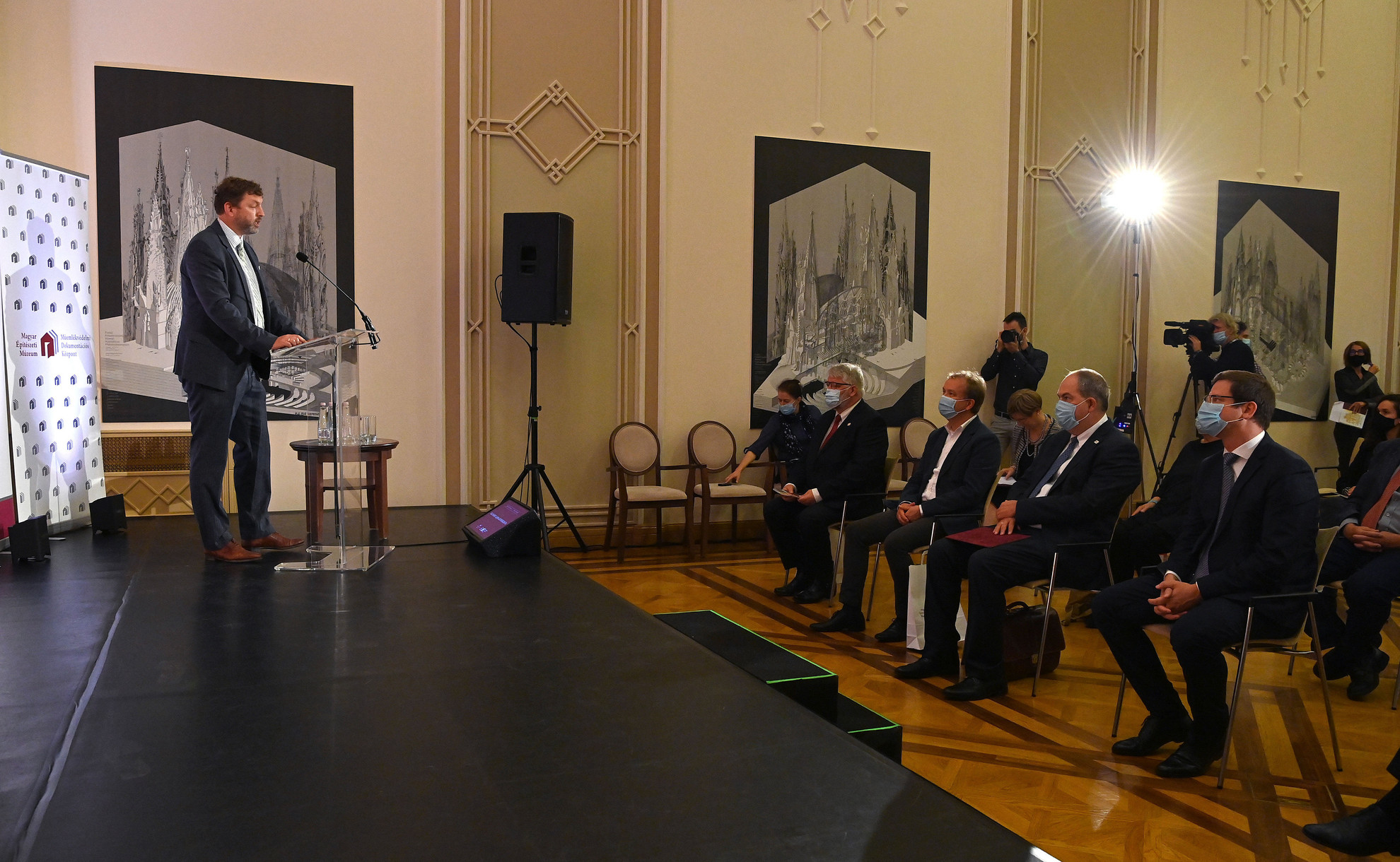 Fotó: MTI/Bruzák Noémi Almássy Kornél, a MÉM MDK igazgatója beszédet mond a Zalaváry Lajos építész, a reneszánsz ember című konferencián
