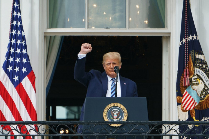 Fotó: AFP/Mandel Ngan Trump először jelent meg a nyilvánosság előtt megfertőződése óta