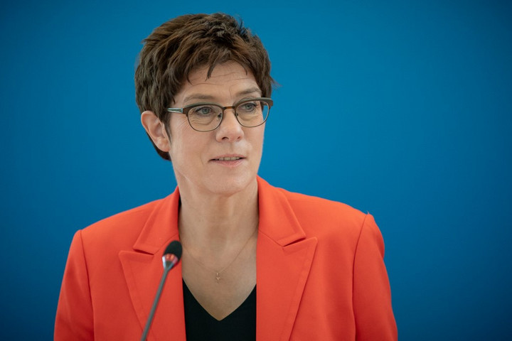 Bírálta a német CDU elnökjelöltjeit Annegret Kramp-Karrenbauer