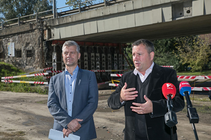 Fotó: MH/Papajcsik Péter Márciusban lezárták, de semmilyen munkát nem végeznek a felüljárón