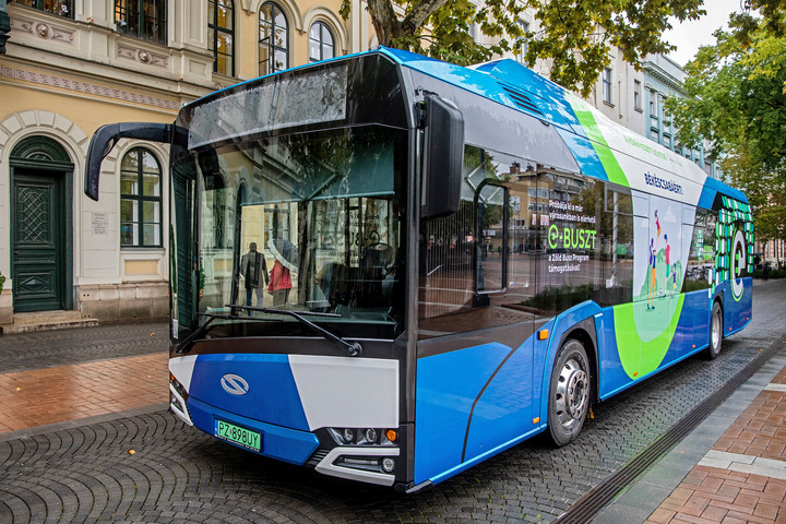 Fotó: MTI/ Rosta Tibor Zöldbuszok érkeznek a nagyvárosokba