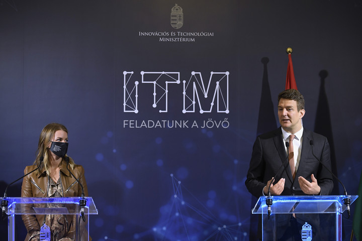 Fotó: MTI/Kovács Tamás Társadalmi egyeztetés kezdődött a divat- és designipari vállalkozásokat támogató pályázatról