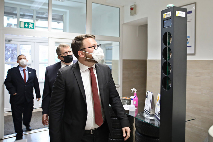 Fotó: MH/Bodnár Patrícia Okoskapun át lehet belépni az iskolába