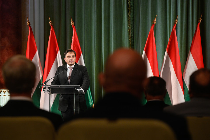 Latorcai: A kormány egy kikezdhetetlen magyar nemzetért dolgozik