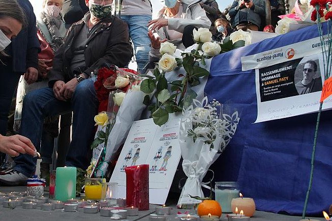Fotó: AP/Michel Euler Hét ember ellen emelnek vádat a tanárgyilkosság ügyében