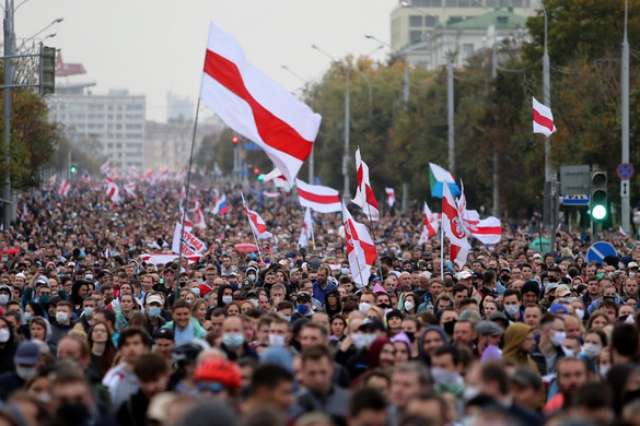 Ismét tízezrek tüntettek Minszkben Lukasenka ellen