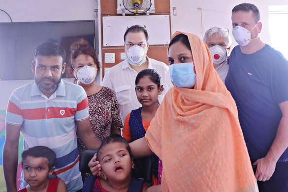 Hazatérhettek szülővárosukba a magyar orvosok által szétválasztott bangladesi sziámi ikrek