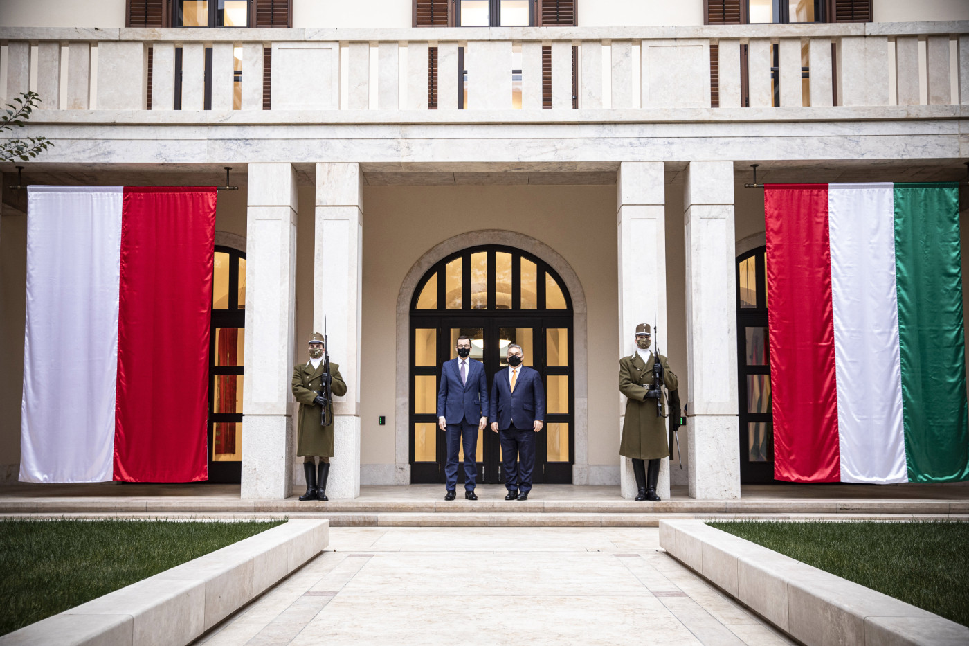 Orbán Viktor a lengyel kormányfővel tárgyal
