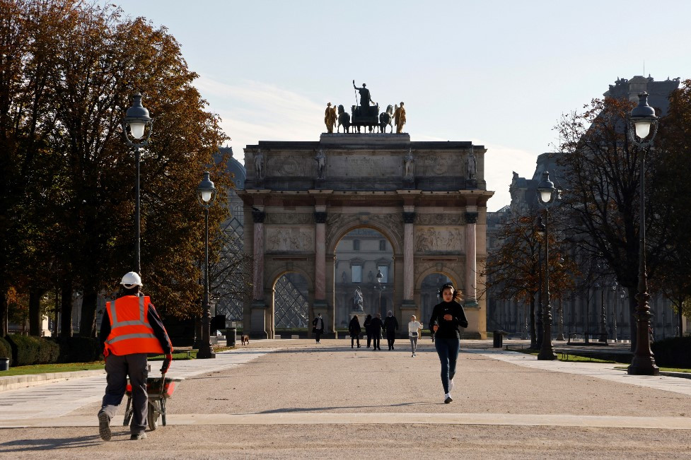 Párizs korábban turistáktól nyüzsgő pontjai szinte teljesen elnéptelenedtek