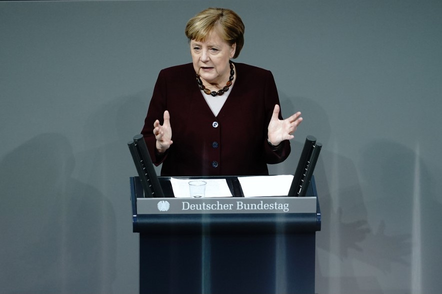 Elképzelni is nehéz, hogy hol tartanánk, ha szó szerint az utolsó pillanatban nem kezdünk hozzá ehhez az össznemzeti erőfeszítéshez - fogalmazott Angela Merkel