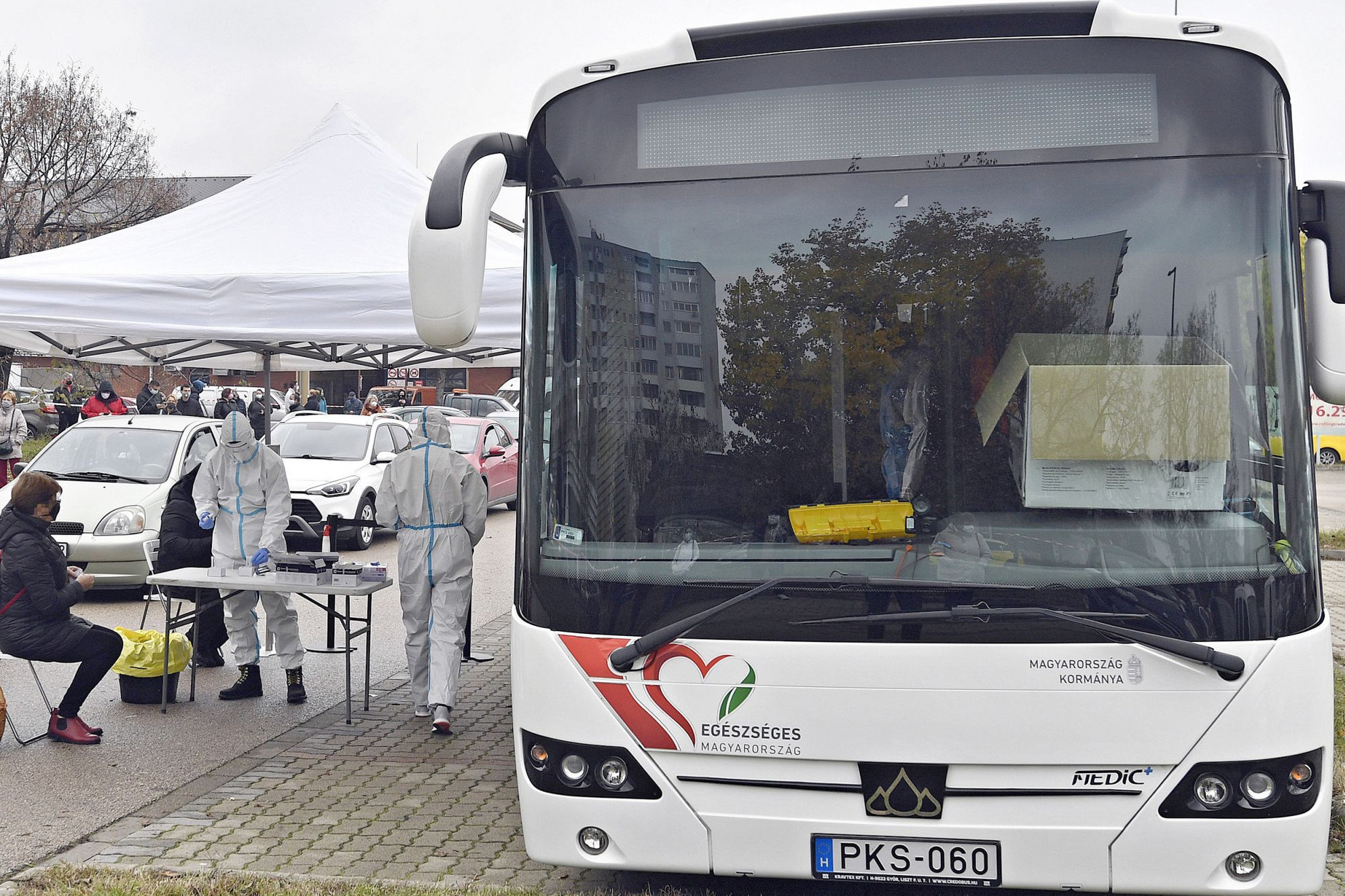 Szűrőbuszok segítik a fertőzésgyanús esetek felderítését Magyarországon