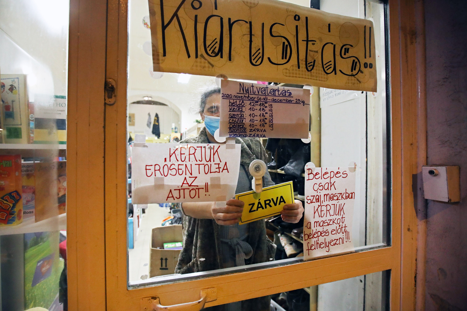 Fotó: MH/Bodnár Patrícia A kereskedők arra számítanak, hogy esténként élénkül majd a forgalom az előre hozott zárás miatt
