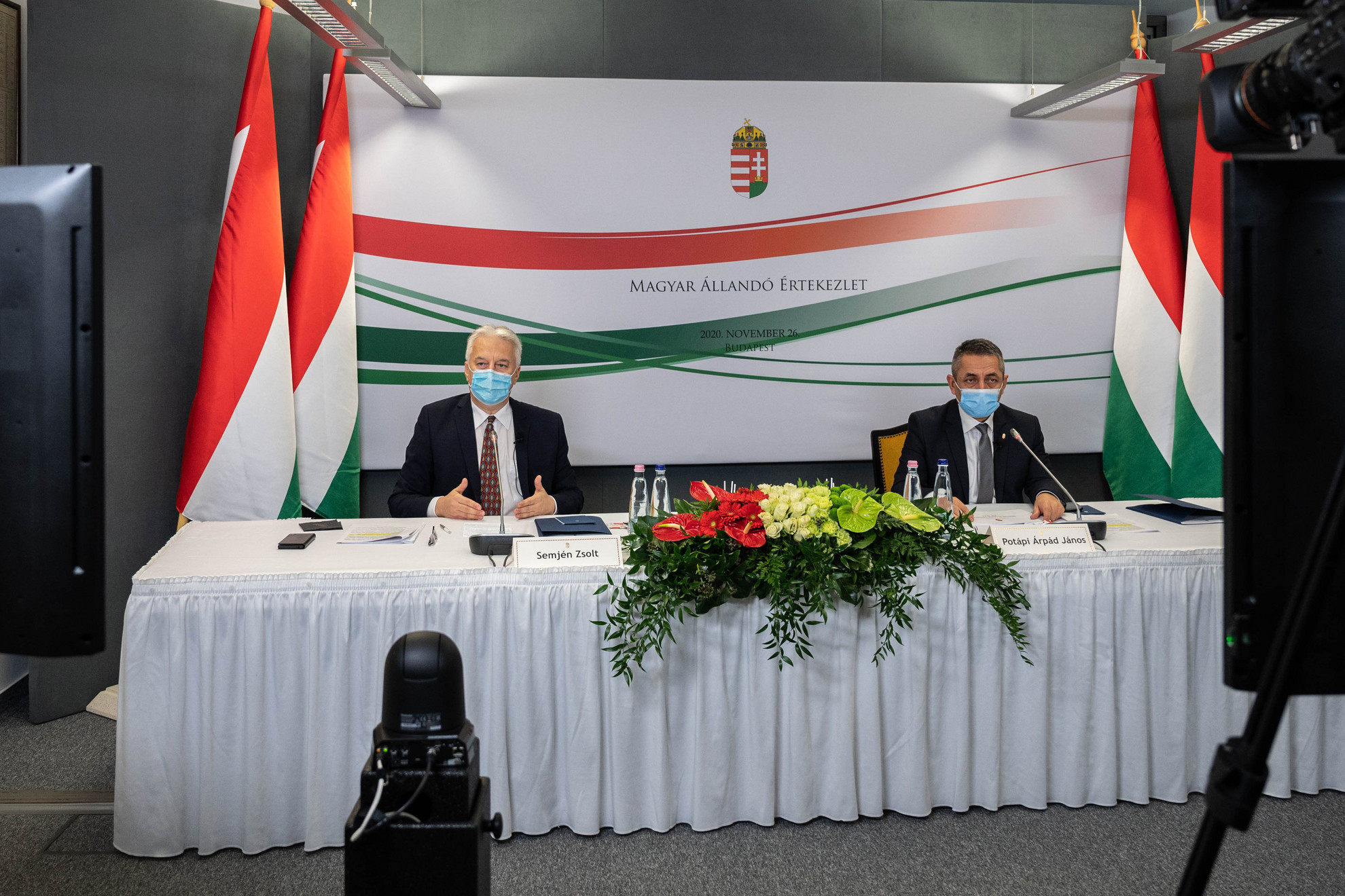 Fotó: MTI/Miniszterelnökség/Botár Ge Semjén Zsolt nemzetpolitikáért felelős miniszterelnök-helyettes (b) és Potápi Árpád János, a Miniszterelnökség nemzetpolitikáért felelős államtitkára a Magyar Állandó Értekezlet (Máért) ülésén Budapesten