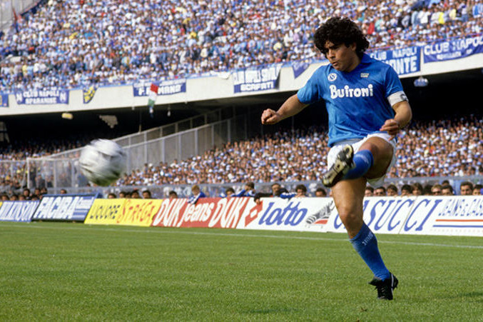 Fotó: FourFourTwo Maradona legendává vált a Napoli csapatánál
