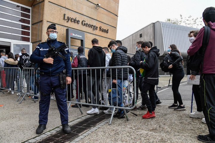Fotó: AFP/Bertrand Guay Fokozott terrorkészültség mellett nyitottak újra az iskolák Franciaországban