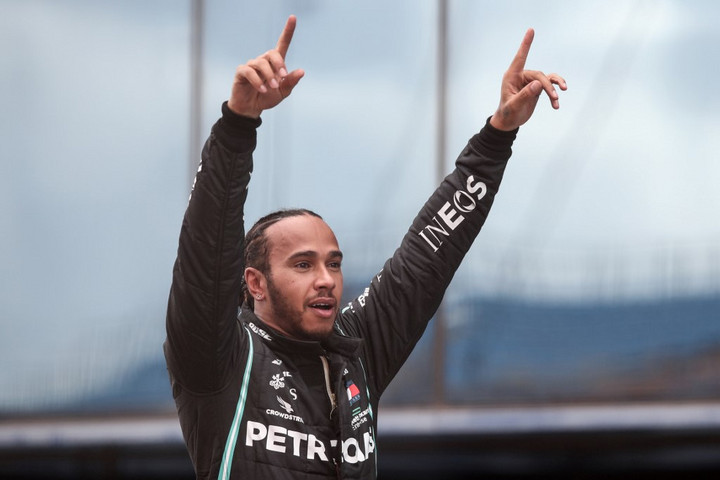 Harcos futamgyőzelemmel lett hetedszer vb-győztes Lewis Hamilton