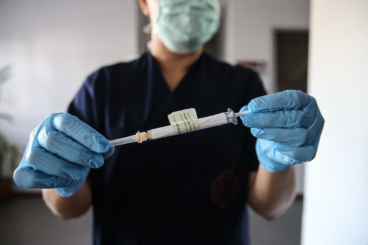 A második orosz vakcina mindegyik tesztalanyánál kimutatták az antitesteket