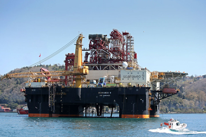 Fotó: Anadolu Agency via AFP/Emrah Yorulmaz Felfüggeszti az energiacégek különadóját a brit kormány, ha tartósan csökkennek az árak