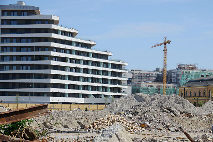 KSH: Enyhén növekvő lakásépítés, a fővárosban koncentrálódó építési engedélyek 2022-ben