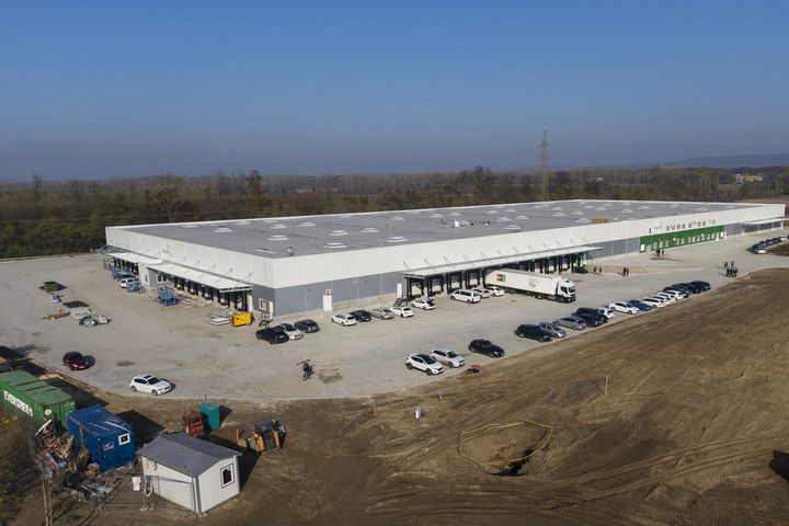 A Magyar Posta eddigi legnagyobb logisztikai üzeme épült meg Fóton