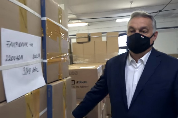 Fotó: Facebook/Orbán Viktor A favipiravir-készletet ellenőrizte a miniszterelnök