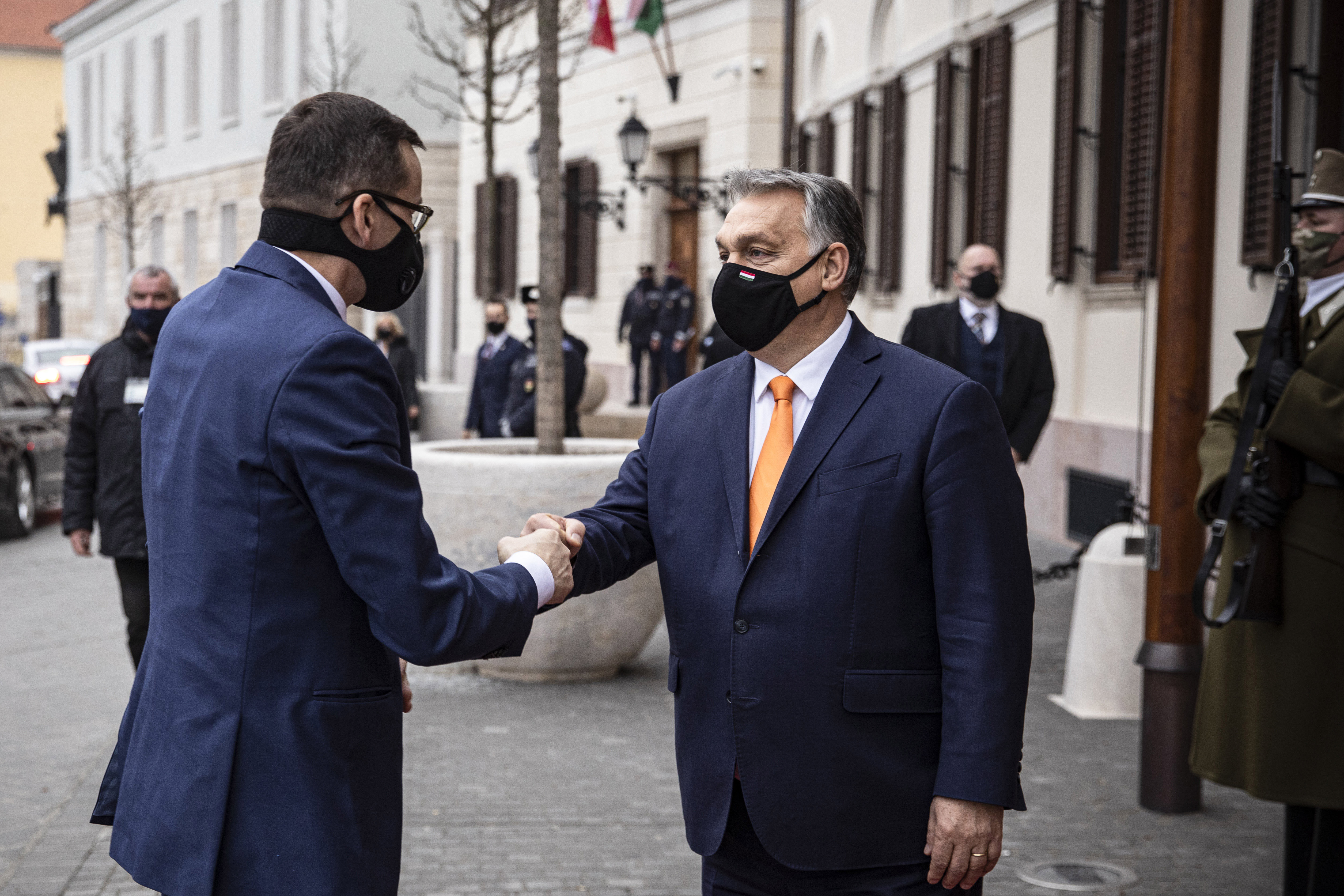 Orbán Viktor a lengyel kormányfővel tárgyal