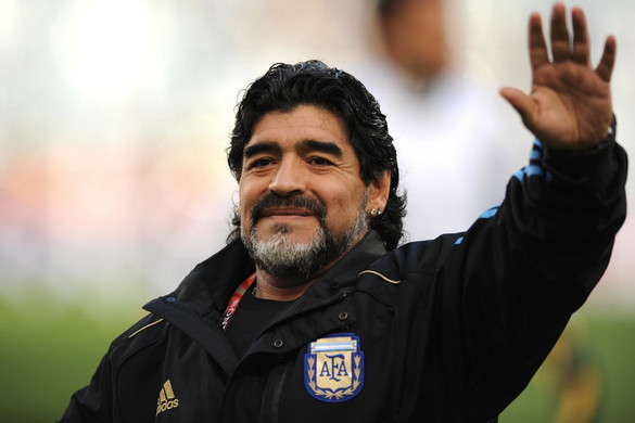 Tömegek rótták le kegyeletüket Maradona ravatalánál
