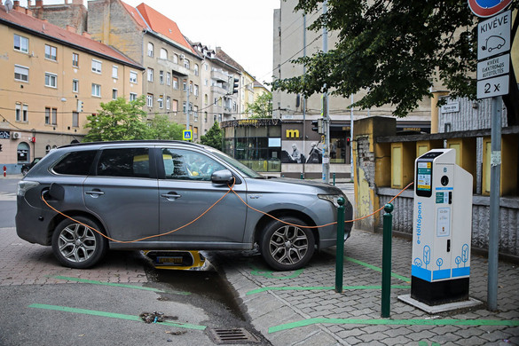 Tavaly 7,1 GWh áramot töltöttünk autóinkba nyilvános töltőállomásokon