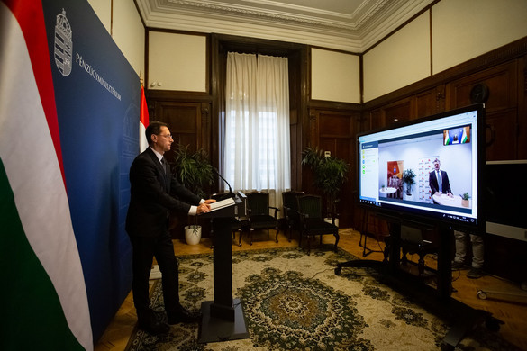 Varga Mihály: Az adócsökkentések mögött az eredményes gazdaságfehérítés áll